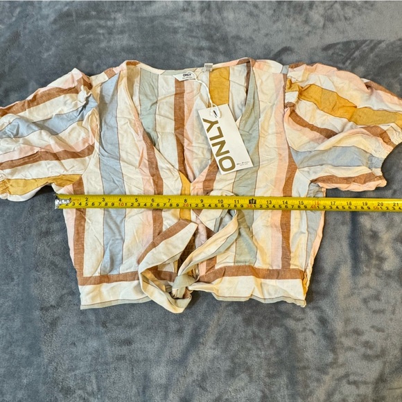 ONLY Striped Crop Top in Earthy Hues

#1262 - Picture 2 of 7